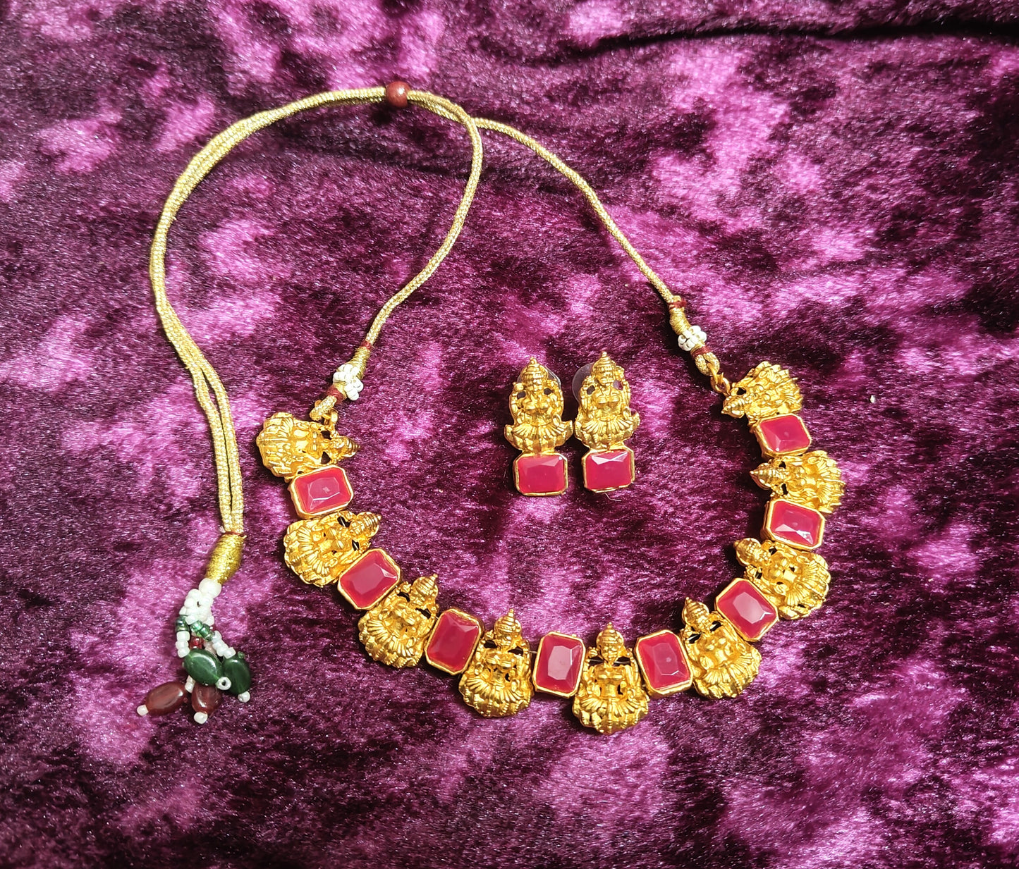 Beautiful and Classic Jewellery set with Pink Stones