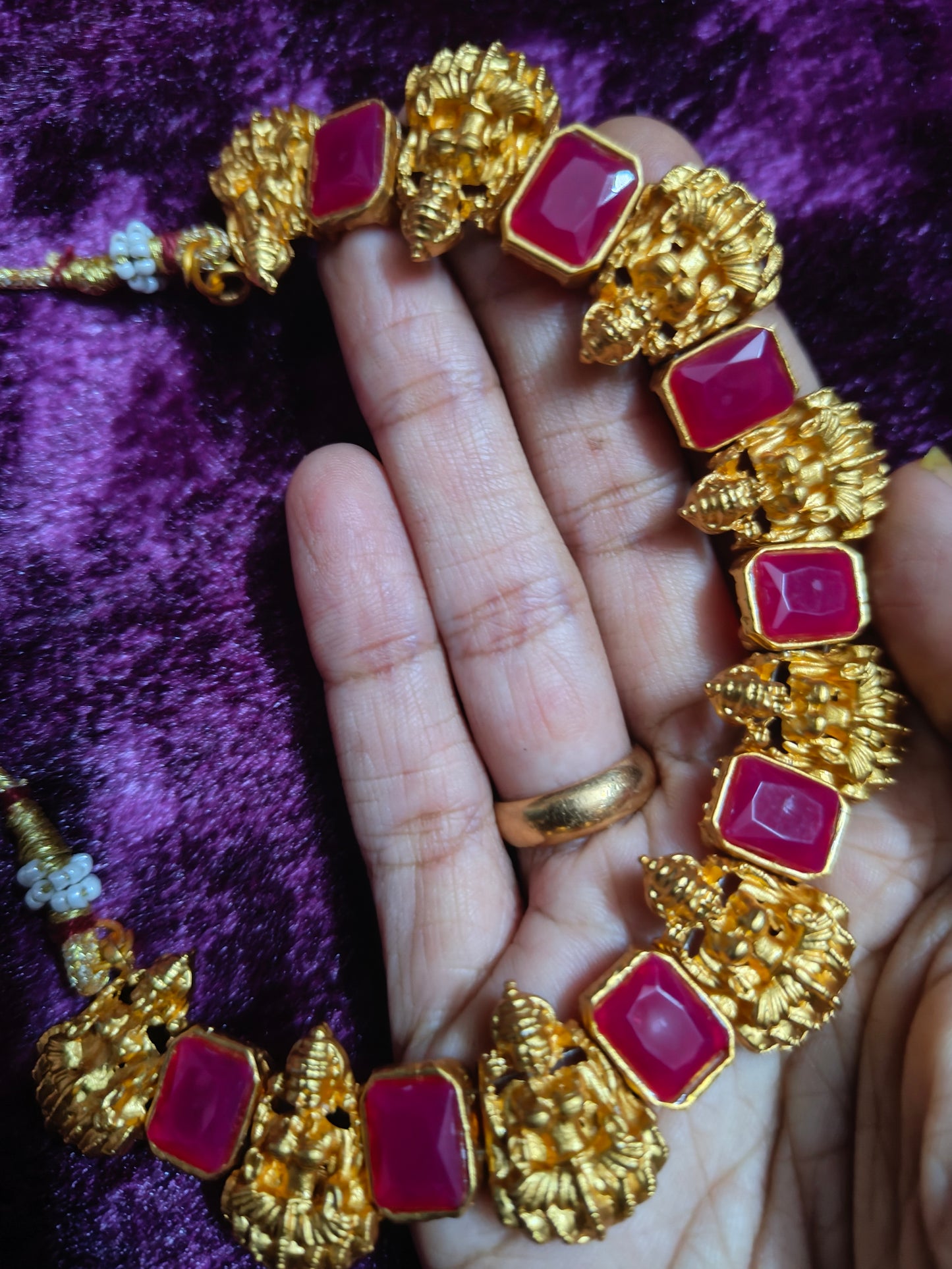 Beautiful and Classic Jewellery set with Pink Stones