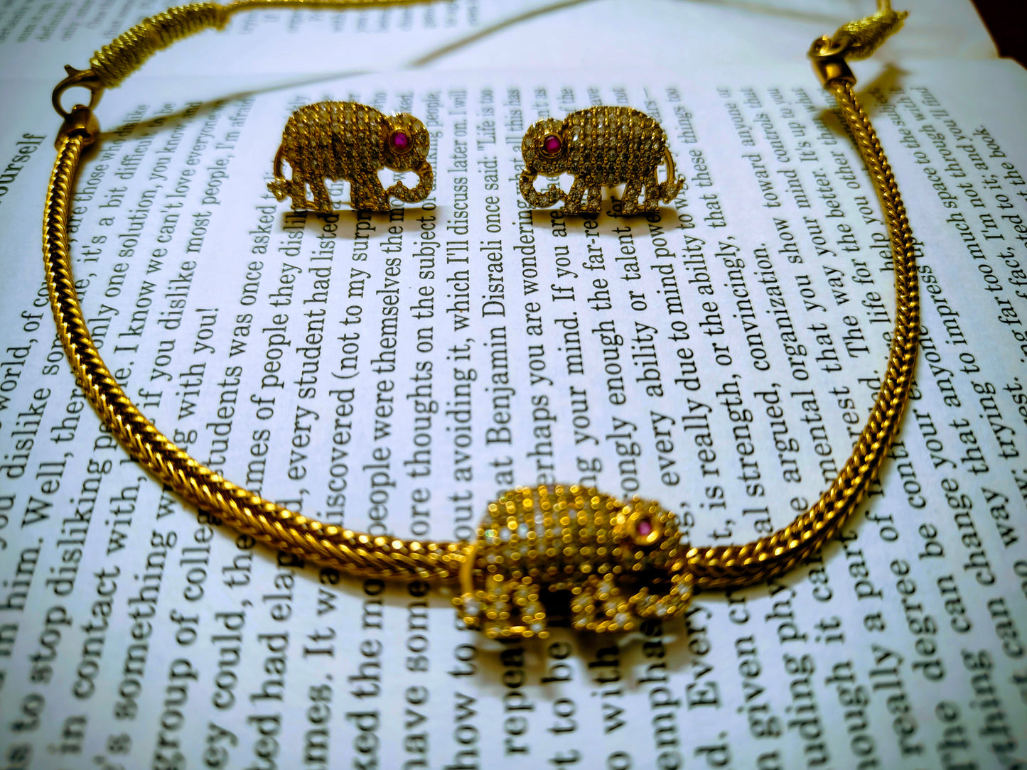 Beautiful and Classic Jewellery set