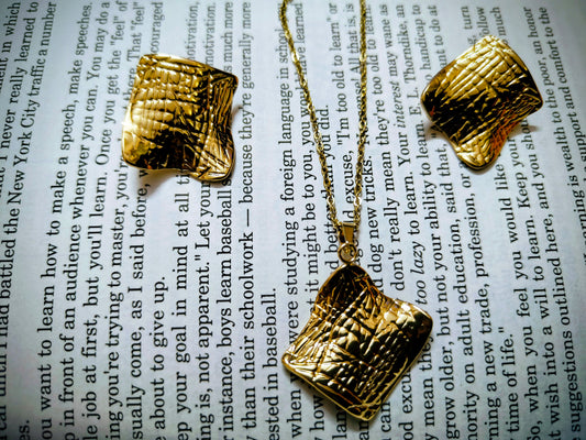 Beautiful and Classic Antitarnish stainless steel charms chain