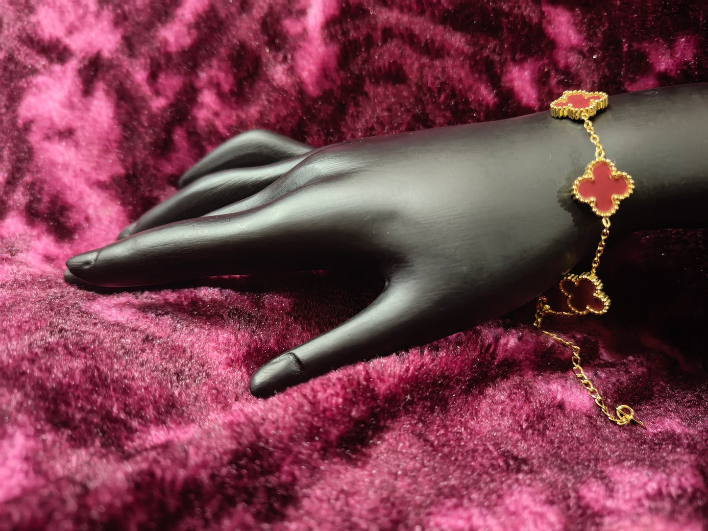 Beautiful and Classic Antitarnish stainless steel charms bracelet -Clover series