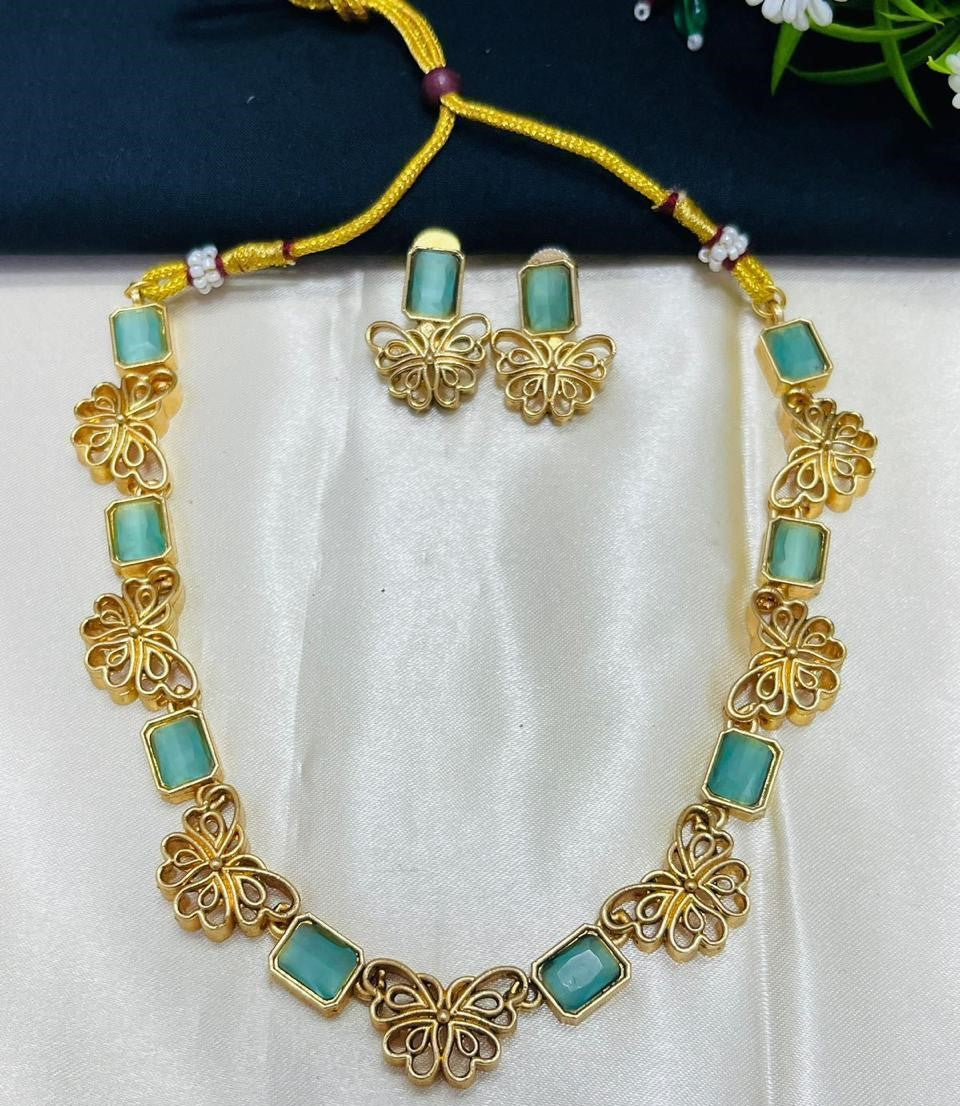 Beautiful and Classic Jewellery set
